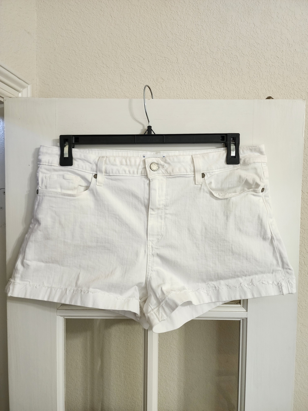 PAIGE Jimmy Jimmy Shorts 32 Optic White Cuffed Raw Hem Denim FLAW AS IS